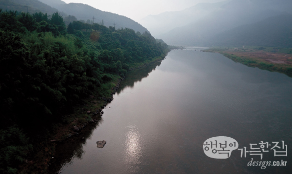 지리산 악양골에 산 지 10년, 사진 작가 이창수 씨의 남도 여행-전라도와 경상도를 가로지르는 섬진강 줄기 따라 - 2010년 8월 [첨부 이미지1]